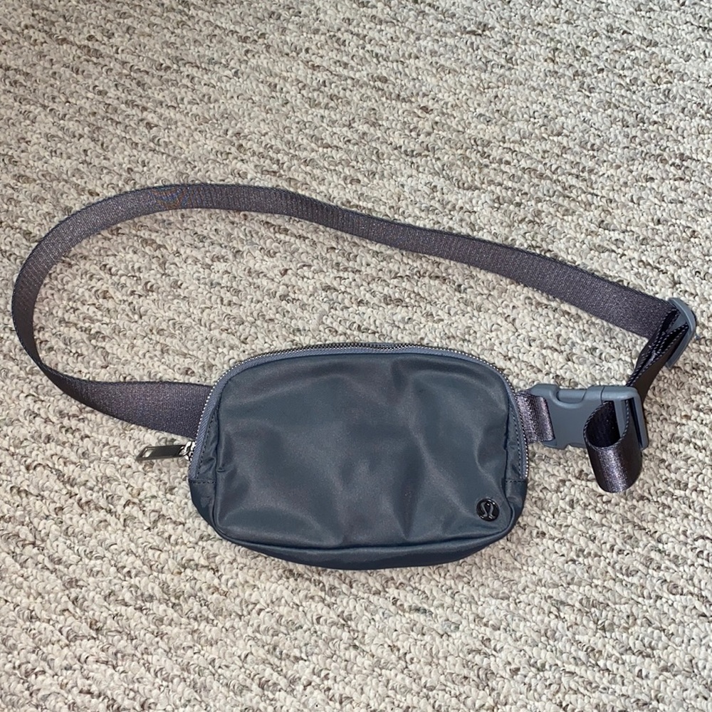 Lululemon Everywhere Belt Bag